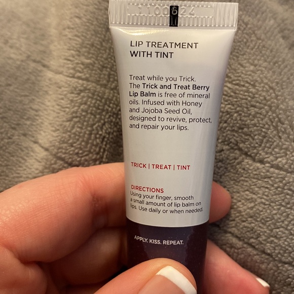 Hey honey lip balm - Picture 2 of 3